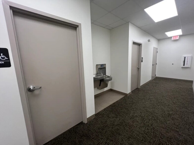 More Photos Of 5215 Essen Ln, Baton Rouge Office For Lease