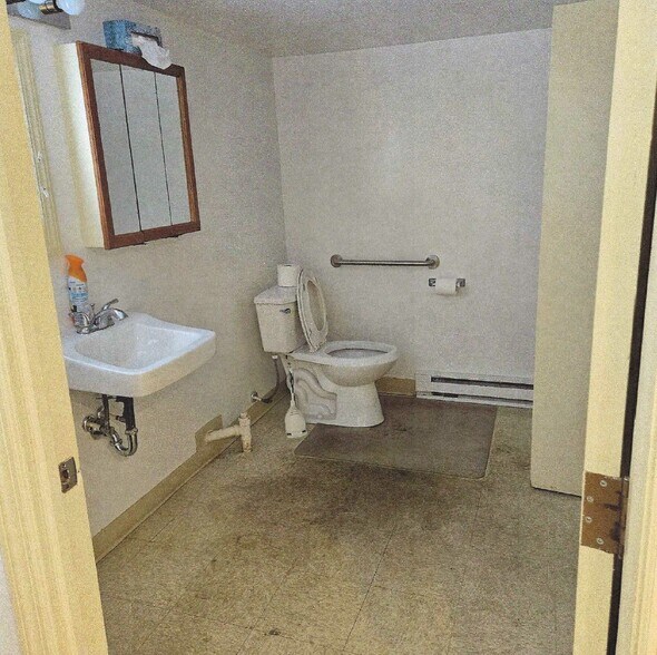 More Photos Of 2529 Roundtop Rd, Middletown Auto Repair For Lease