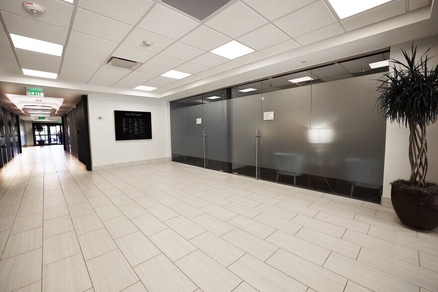 More Photos Of 2601 NW Expressway, Oklahoma City Office For Lease