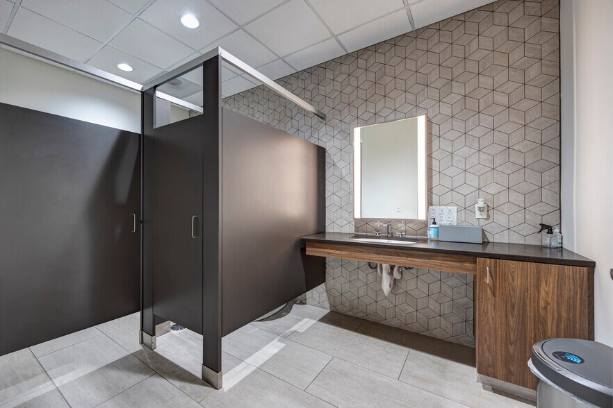 More Photos Of 8060 Keene Rd, West Richland Manufacturing For Sale