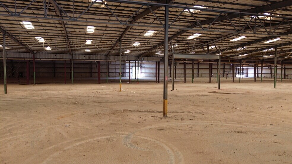 More Photos Of 318 Gordon St, Fairmount Industrial For Sale