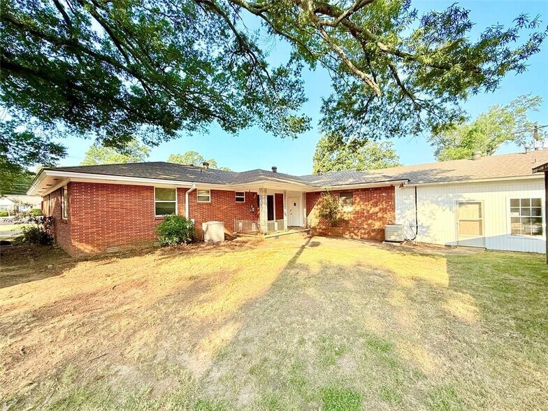 More Photos Of 2802 W Main St, Russellville Office For Sale
