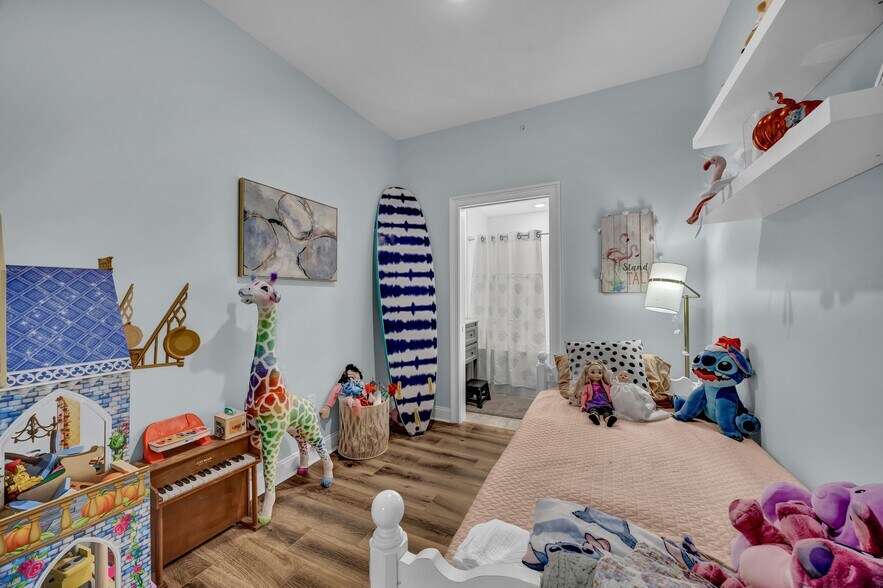 More Photos Of 240 N Water St, Wilmington Specialty For Sale