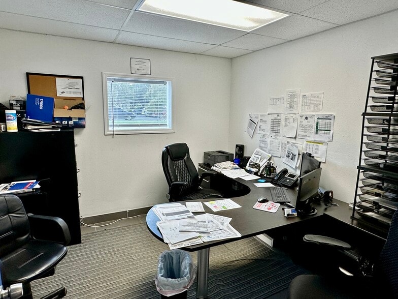 More Photos Of 414 W 9th St, Sanford Office For Sale