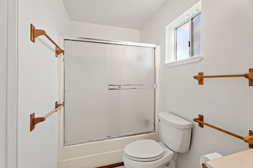 More Photos Of 18651 Old Coast Hwy, Fort Bragg Flex For Sale