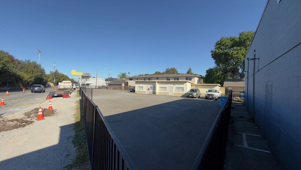 More Photos Of 1475 E Bayshore Rd, East Palo Alto Flex For Lease