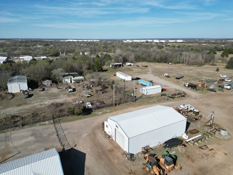 More Photos Of 601 E Pine St, Cushing Truck Terminal For Sale
