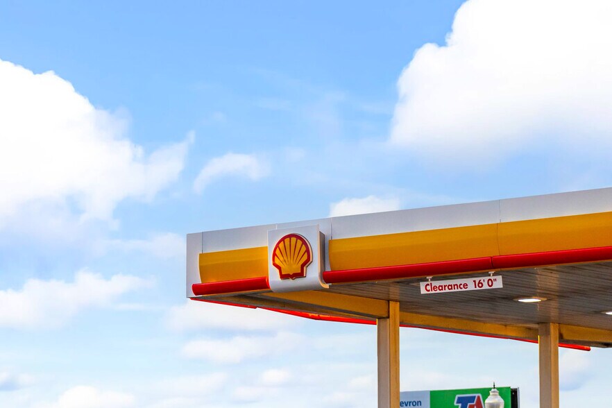 More Photos Of 992 SW Highway 97, Madras Service Station For Sale