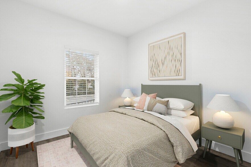 More Photos Of 533 Greenwich St, Hempstead Apartments For Sale
