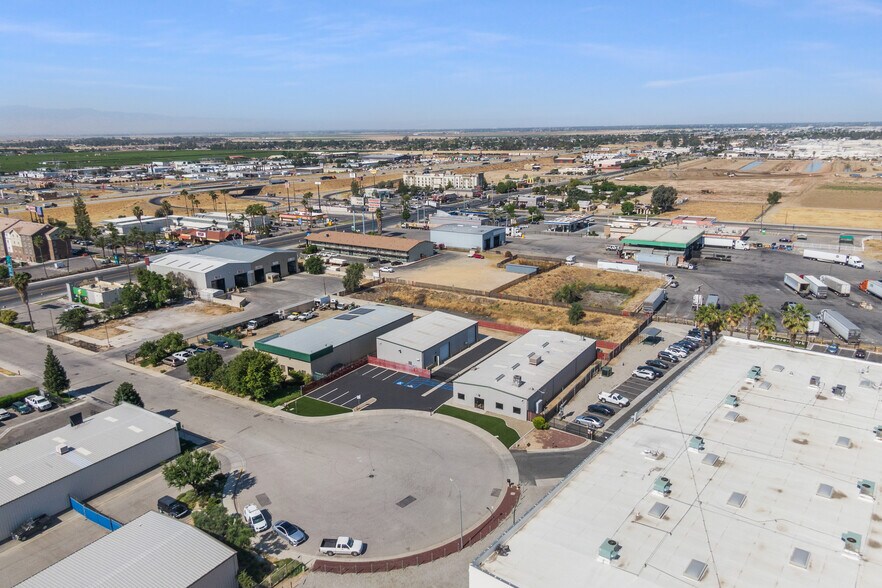 More Photos Of 138 Coremark Ct, Bakersfield Service For Lease