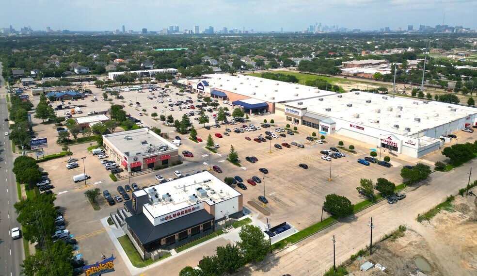 More Photos Of 8715 West Loop S, Houston Unknown For Lease