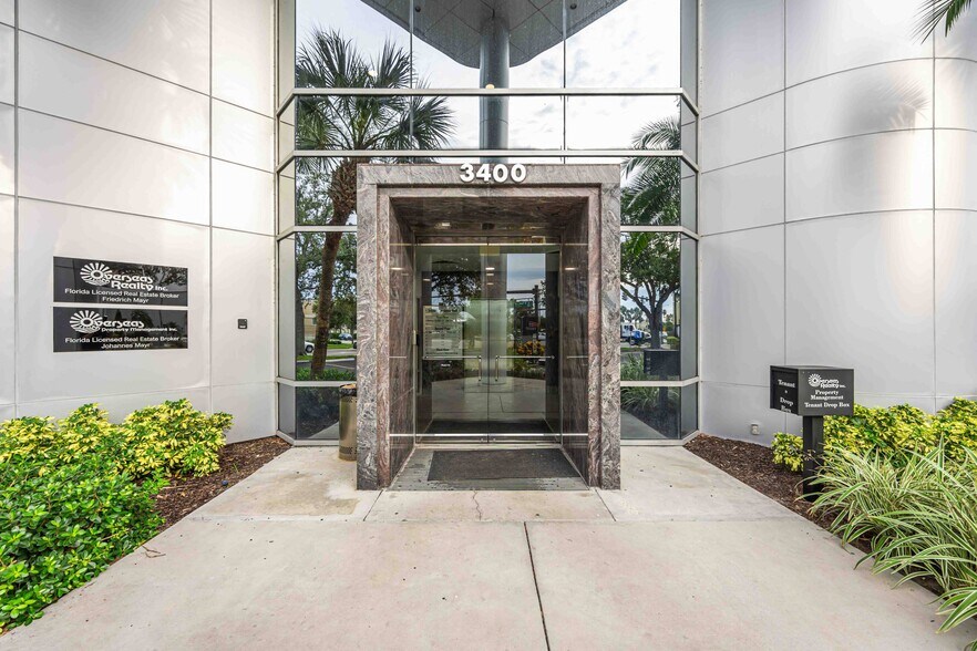 More Photos Of 3400 S Tamiami Trl, Sarasota Medical For Lease
