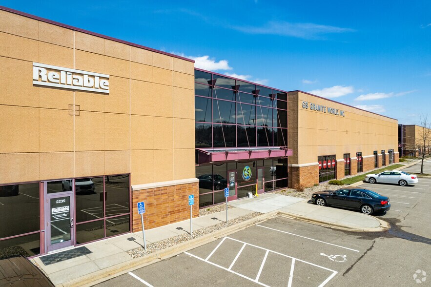 More Photos Of 2215-2235 Highway 36 W, Roseville Manufacturing For Lease