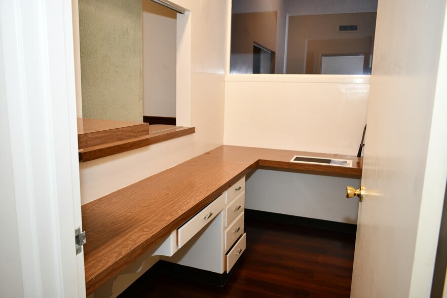 More Photos Of 180 W Willow St, Pomona Medical For Lease