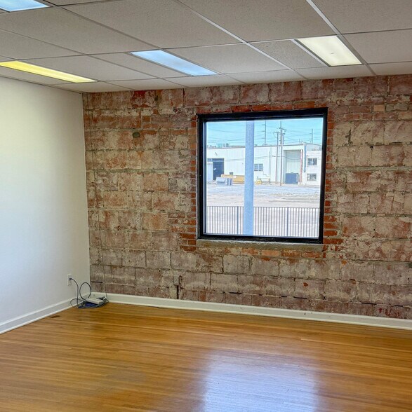 More Photos Of 816-822 E 6th St, Tulsa Office For Lease