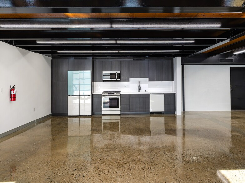 More Photos Of 131 Eucalyptus Dr, El Segundo Office For Lease