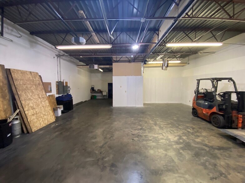 More Photos Of 2525 Nevada Ave N, Golden Valley Light Distribution For Sale