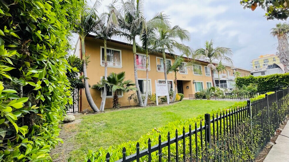 More Photos Of 743 S Berendo St, Los Angeles Apartments For Sale