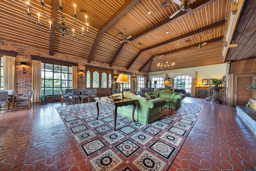 More Photos Of 1461 Highway EE, Winfield Specialty For Sale