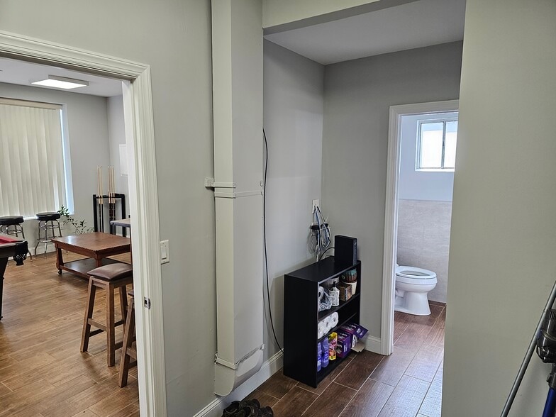 More Photos Of 725-727 Lincoln Blvd, Middlesex Storefront Retail Office For Lease