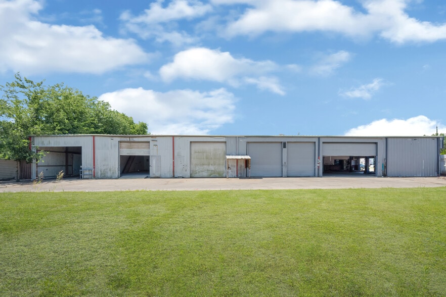 More Photos Of 4255 S Kirkwood Rd, Houston Storefront For Sale
