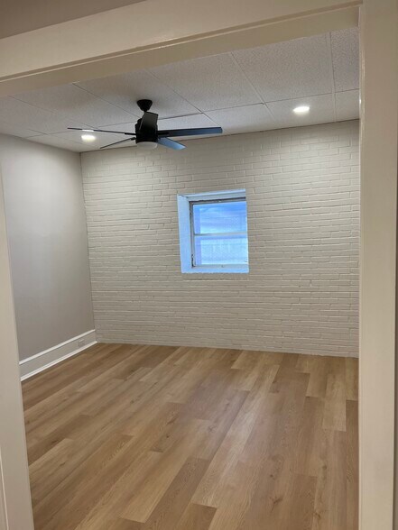 More Photos Of 125 N George St, York Storefront Retail Residential For Lease