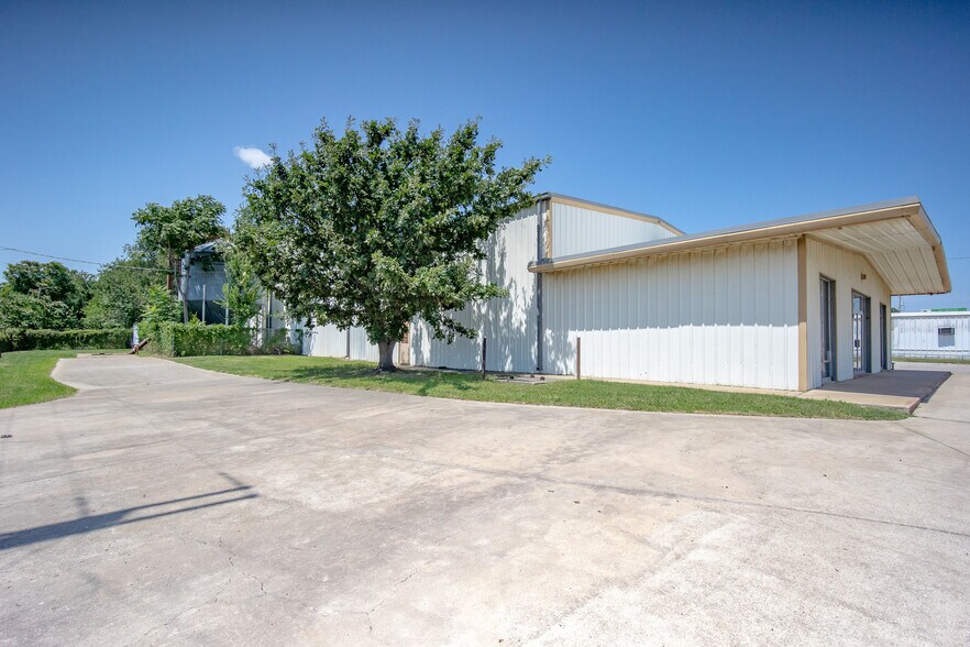 More Photos Of 6845 S Western Ave, Oklahoma City Distribution For Lease