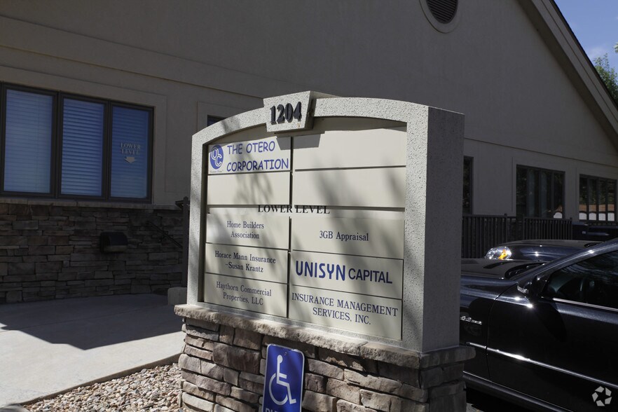 More Photos Of 1204 W Ash St, Windsor Office For Lease