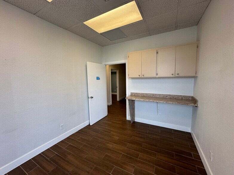 More Photos Of 1280 Hawkins Blvd, El Paso Office For Lease