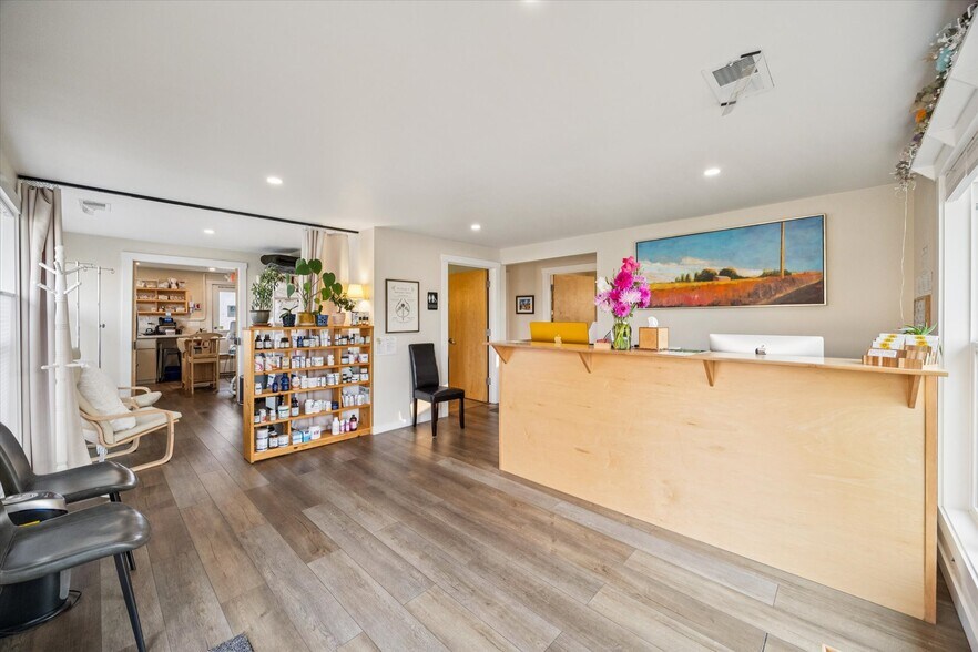 More Photos Of 615 SE 1st Ave, Canby Office For Sale