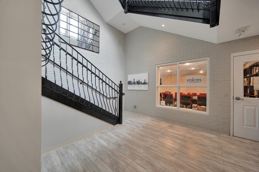 More Photos Of 80 Main St, New Canaan Storefront For Lease