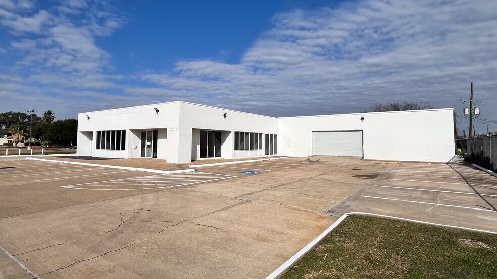 More Photos Of 16210 Clay Rd, Houston Auto Repair For Lease