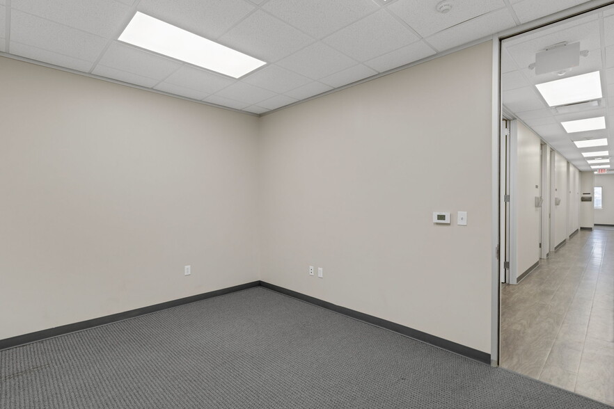 More Photos Of 8110 Parkside Ave, Baytown Warehouse For Sale