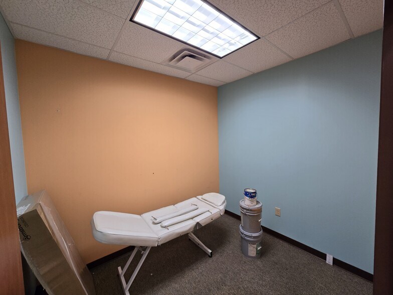 More Photos Of 1318 Euclid Ave, Bristol Freestanding For Lease