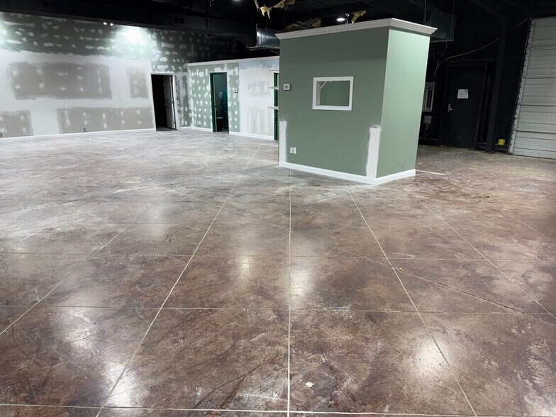 More Photos Of 1721 E Ridgewood Rd, Jasper Light Distribution For Lease
