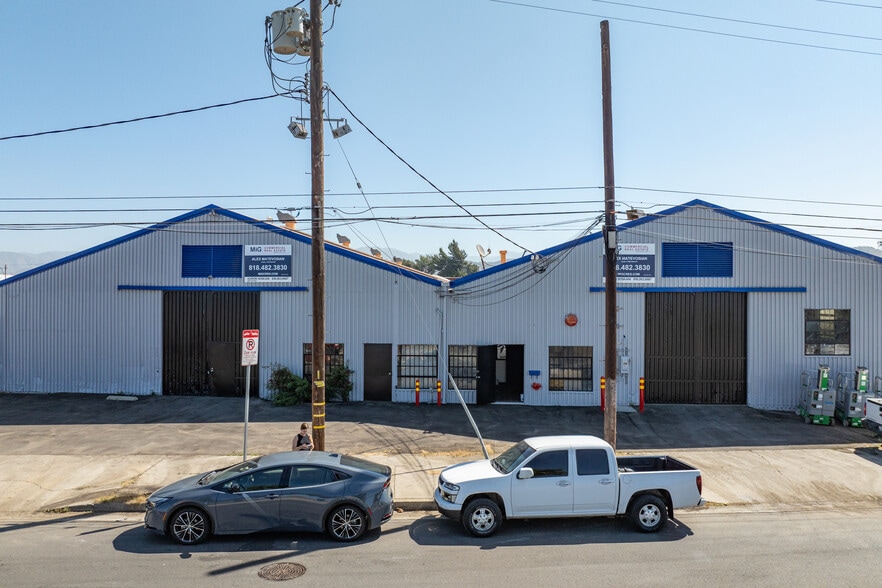 More Photos Of 8426-8428 San Fernando Rd, Sun Valley Warehouse For Lease