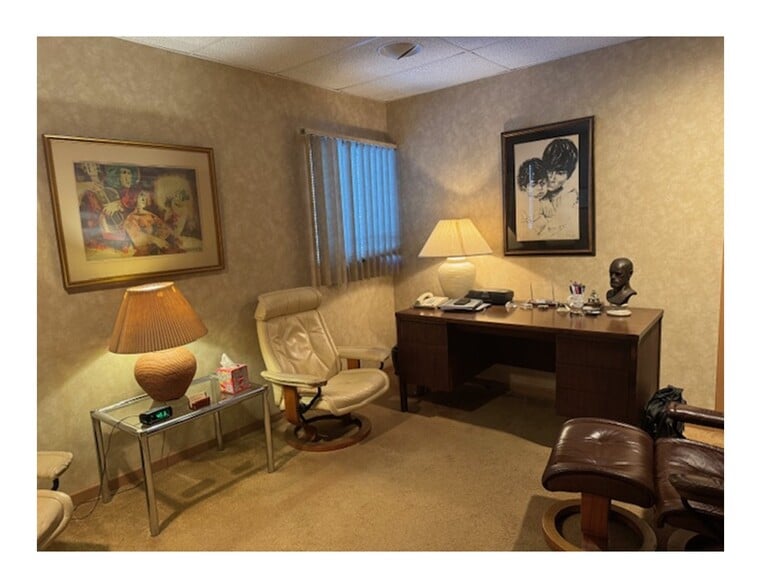 More Photos Of 340 E Northfield Rd, Livingston Medical For Sale