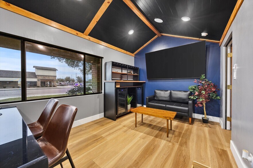 More Photos Of 9831 Rosedale Hwy, Bakersfield Office For Sale