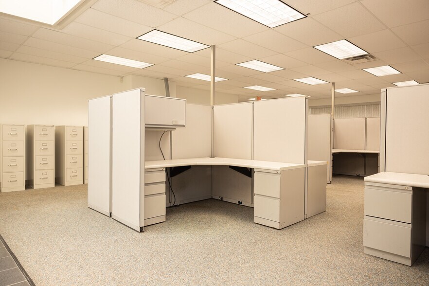 More Photos Of 21600 Drake Rd, Strongsville Warehouse For Sale