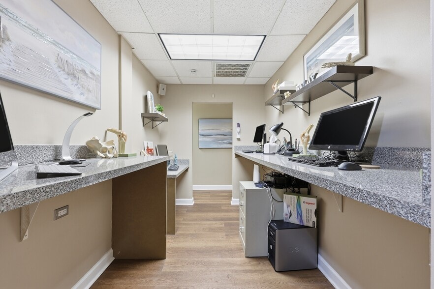 More Photos Of 968 First Colonial Rd, Virginia Beach Medical For Sale