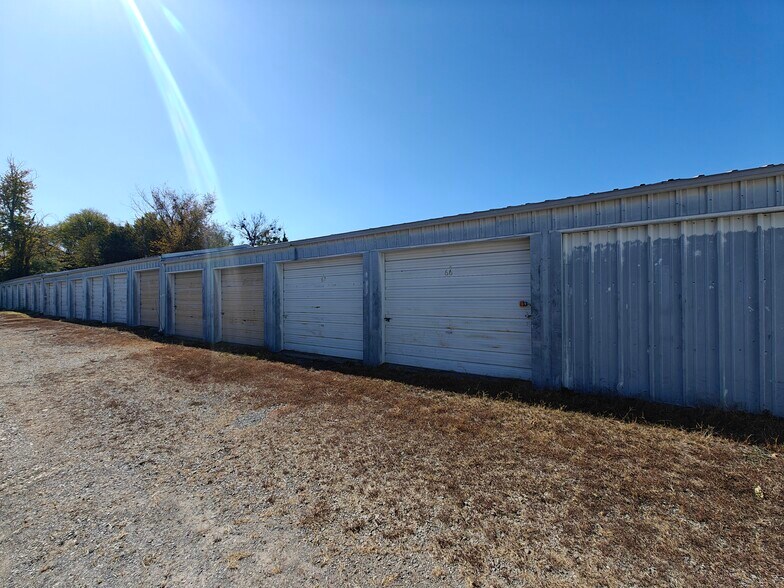 More Photos Of 200 E Rayne St, Tahlequah Self Storage For Sale