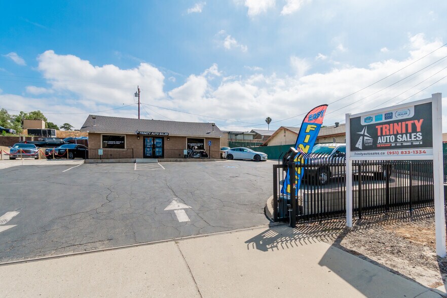 More Photos Of 19700 Temescal Canyon Rd, Corona Freestanding For Lease