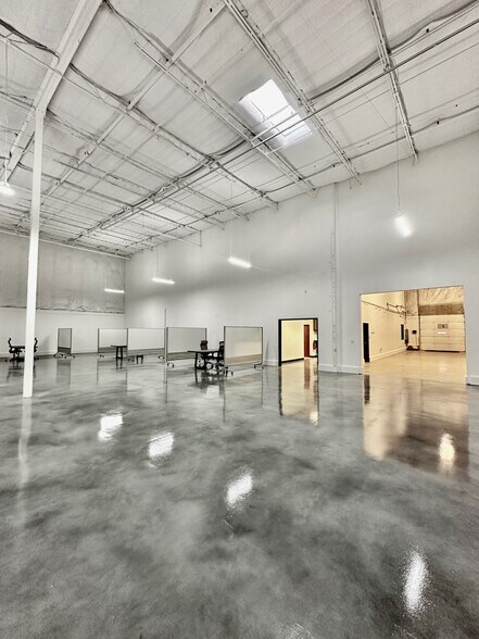 More Photos Of 2214 Braker Ln, Austin Distribution For Lease