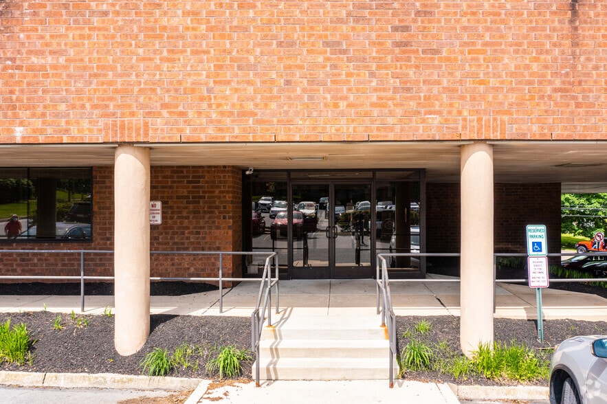 More Photos Of 3475 West Chester Pike, Newtown Square Office For Lease