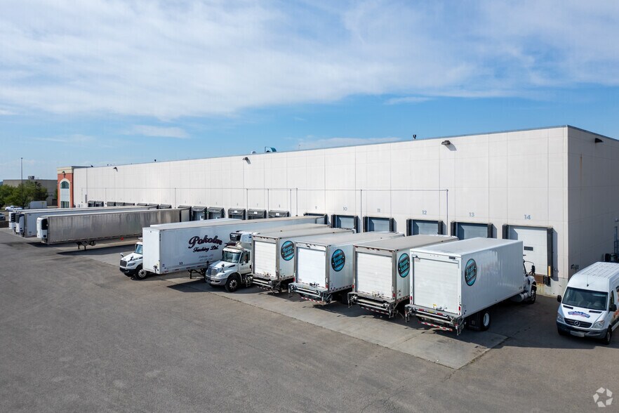 More Photos Of 3000 15th St NE, Calgary Warehouse For Sale