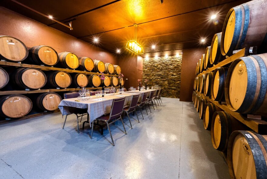 More Photos Of 1811 Niagara Stone Rd, Niagara-On-The-Lake Winery Vineyard For Sale