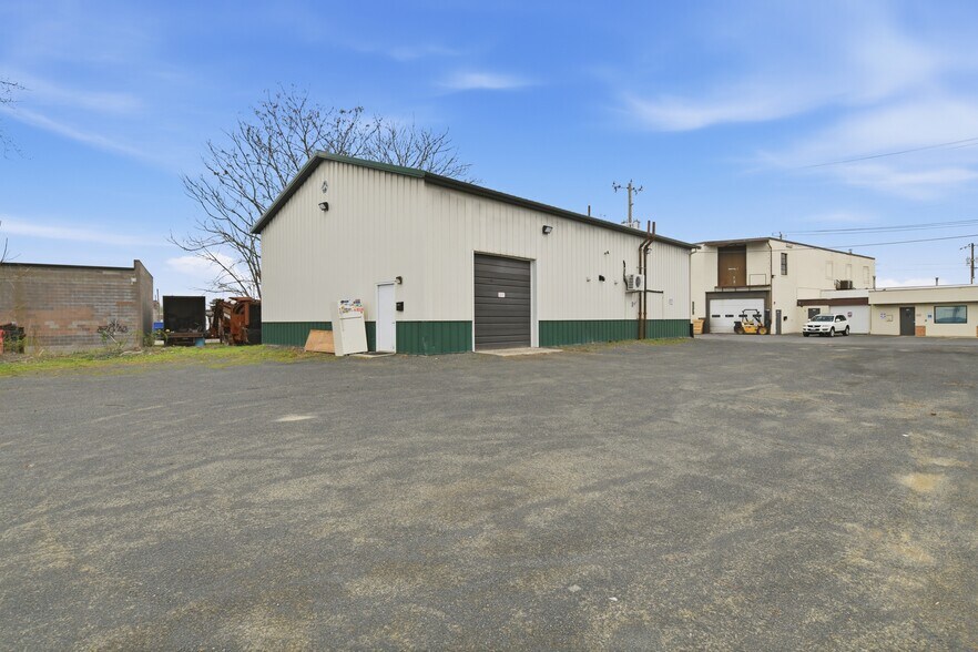 Primary Photo Of 21 Bramble St, West Springfield Warehouse For Lease