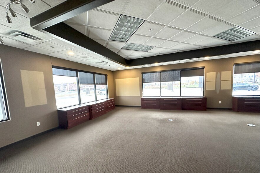 More Photos Of 1695 43rd St S, Fargo Restaurant For Lease