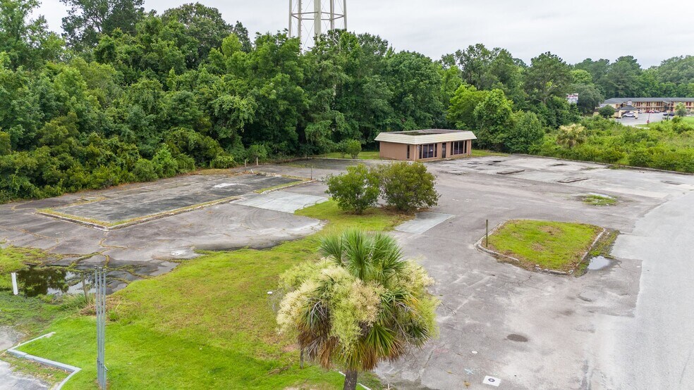 More Photos Of 61 Charles Frazier Cir, Yemassee General Retail For Sale
