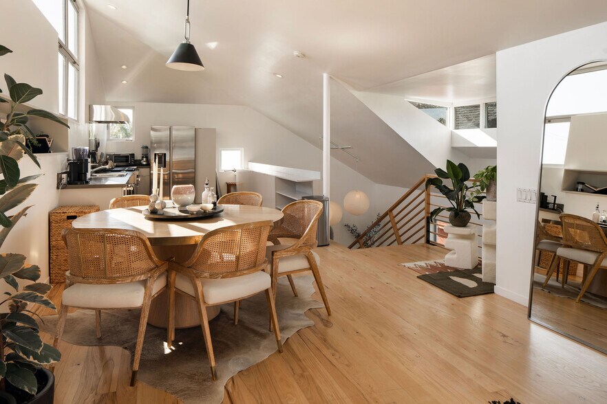 More Photos Of 608 Westminster Ave, Venice Apartments For Sale